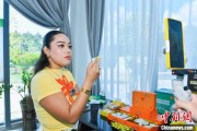 大师解梦泰国主播品三亚榴莲：“尝到了家乡味”