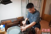 大师解梦成都“90后”小伙“十年磨一剑”：从爱好者到守艺人 传播中国文化