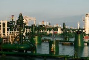 大师解梦国际油价周二收高 地缘政治担忧与美元走弱双重支撑