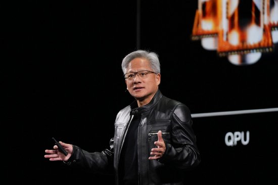 英伟达(⛎)CEO黄仁勋：预计欧洲AI算力将在未来两年增长10倍